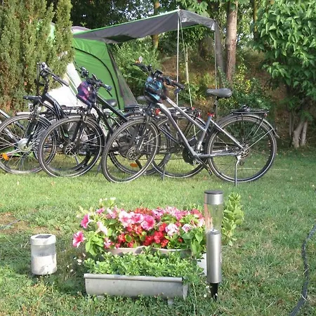 Campingplatz Gartenhaus Rhein-main-oase Ain Gev *